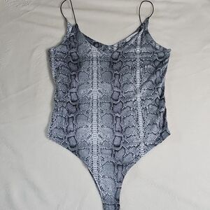 Gaze Grey Snake Print Bodysuit Size Medium Snap Closure G18